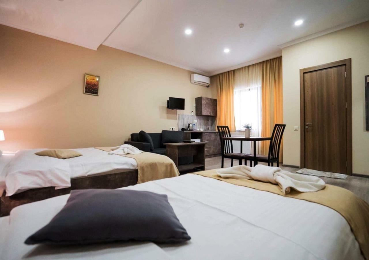 Hotel Nabadi Tbilisi Esterno foto
