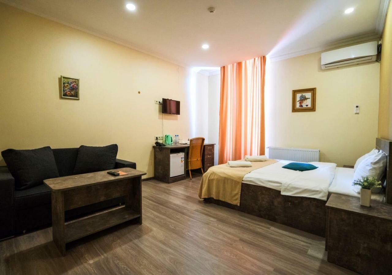 Hotel Nabadi Tbilisi Esterno foto